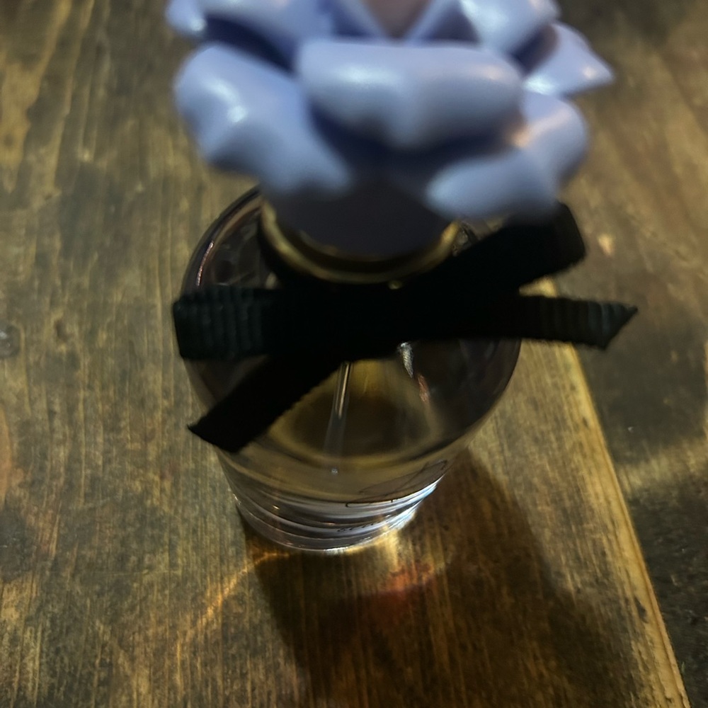 Dolce Blue Jasmine Eau De Parfum 1 Ounce  NWOB - Picture 2 of 4